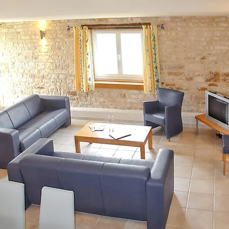 Holiday home Maison De Charme Avec Piscine Et Jardin A Saint-Vincent-la-Chatre