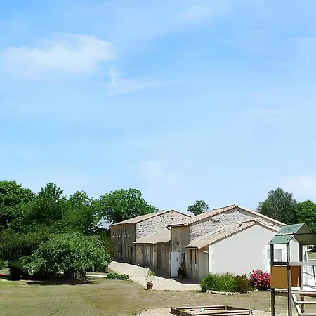 Maison De Charme Avec Piscine Et Jardin A Holiday home