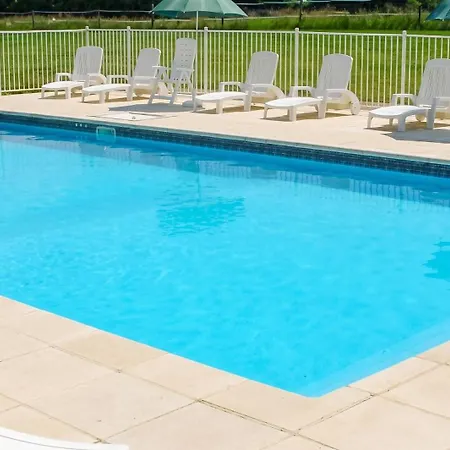 Maison De Charme Avec Piscine Et Jardin à Saint-vincent-la-châtre