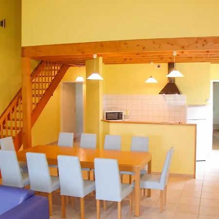 Maison De Charme Avec Piscine Et Jardin à Saint-vincent-la-châtre