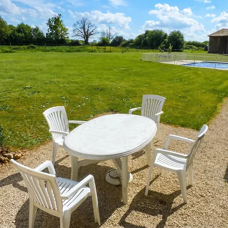 Maison De Charme Avec Piscine Et Jardin à Saint-vincent-la-châtre Casa de Férias