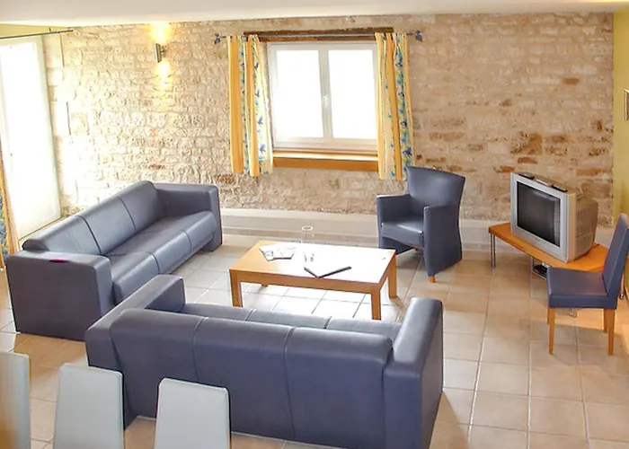 펜션 Maison De Charme Avec Piscine Et Jardin A Saint-Vincent-la-Châtre