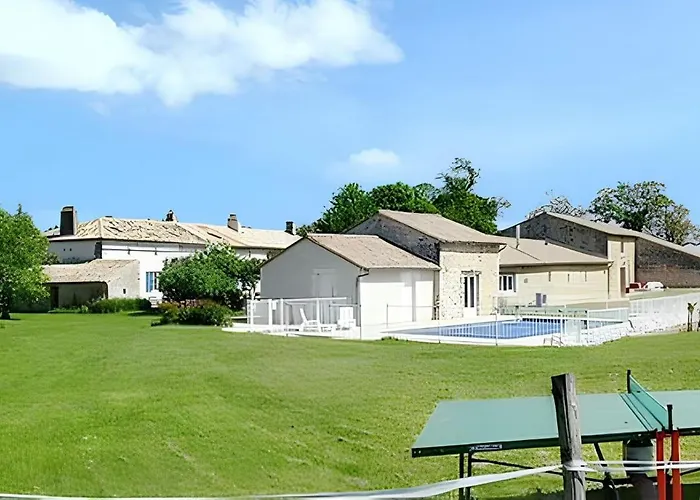 Maison De Charme Avec Piscine Et Jardin A * Saint-Vincent-la-Châtre