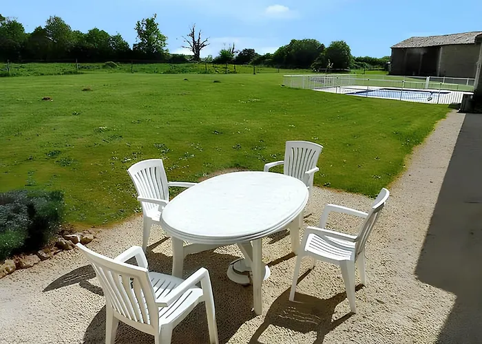 Maison De Charme Avec Piscine Et Jardin A 펜션